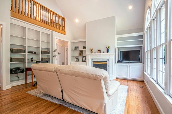 Ultimate Guide to Ensuring Your Poolside Furniture Stands Up to the UK"s Unpredictable Weather